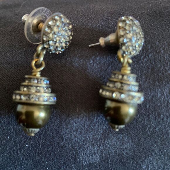 Costume Jewelry Earrings - Picture 1 of 2